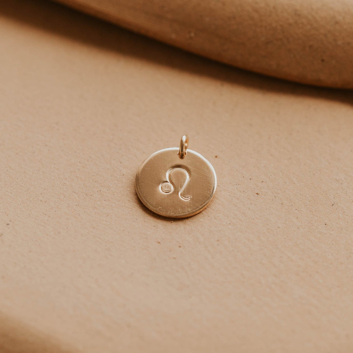 Leo Charm